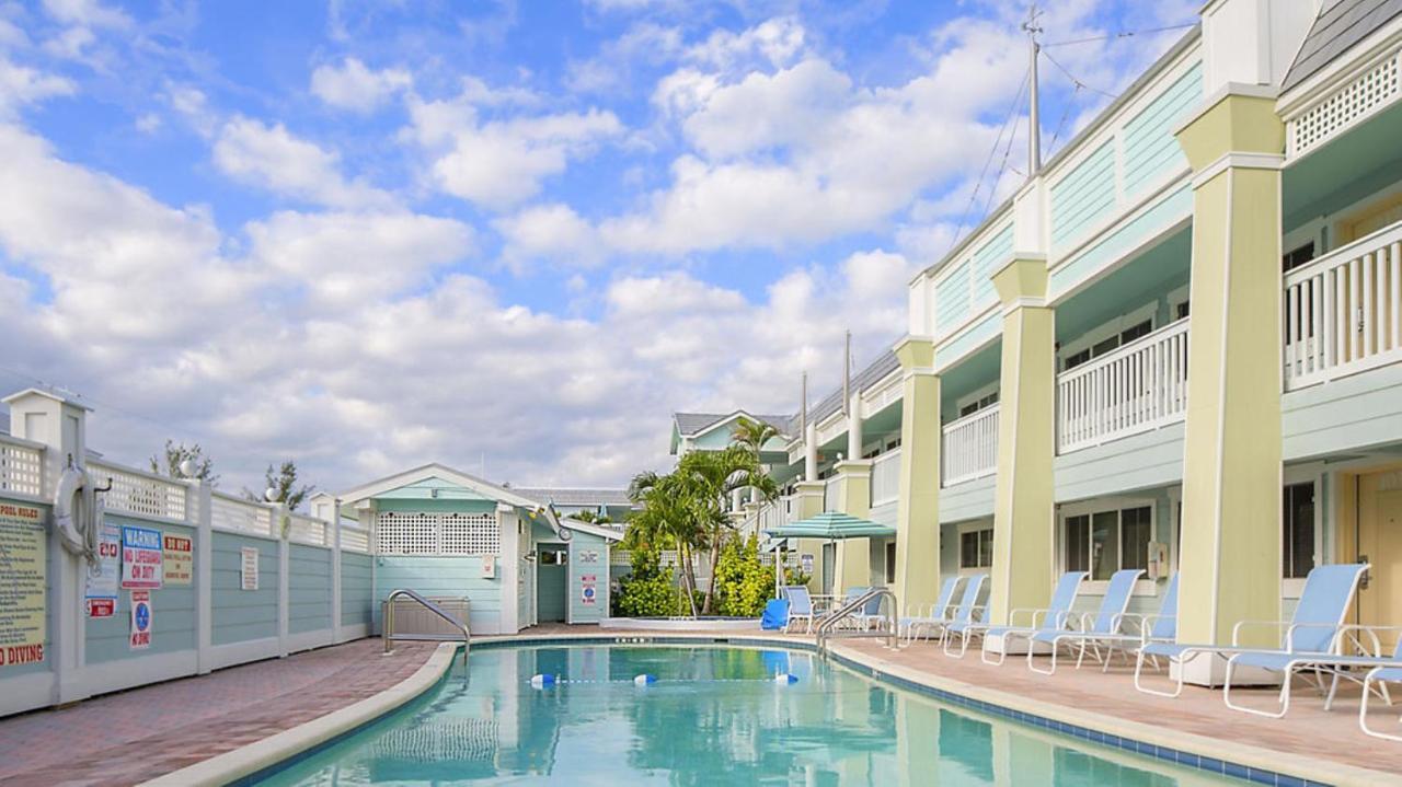 Resort Sixty-Six Holmes Beach Exterior photo
